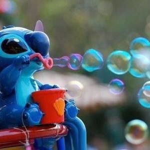 Meet your Posher, Larissa